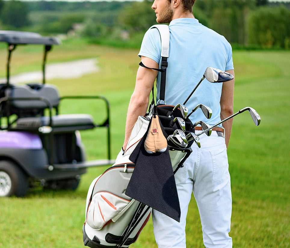 CADDYSACK hangs nicely on the Golf Bag