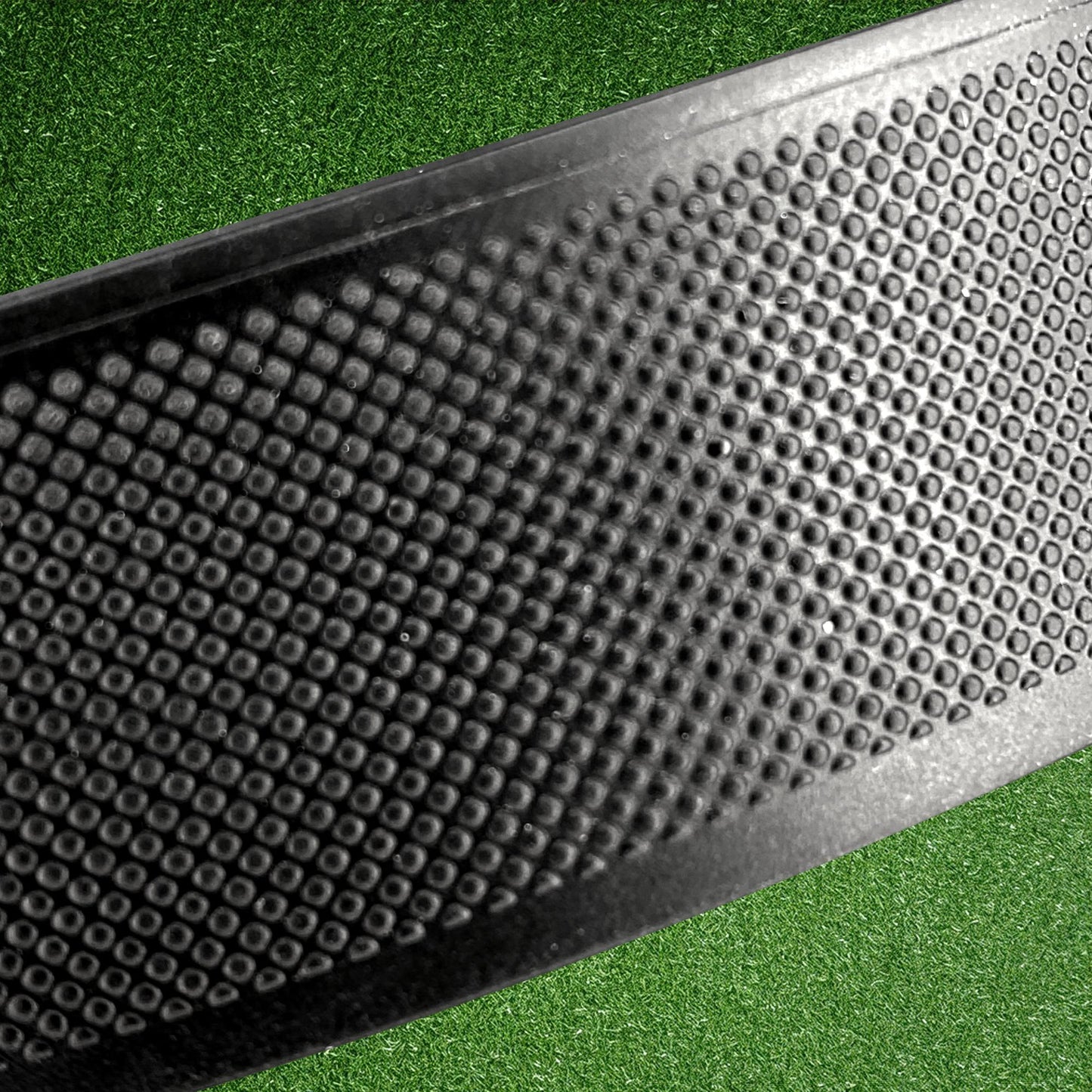 Putt-Puck ribbed edge