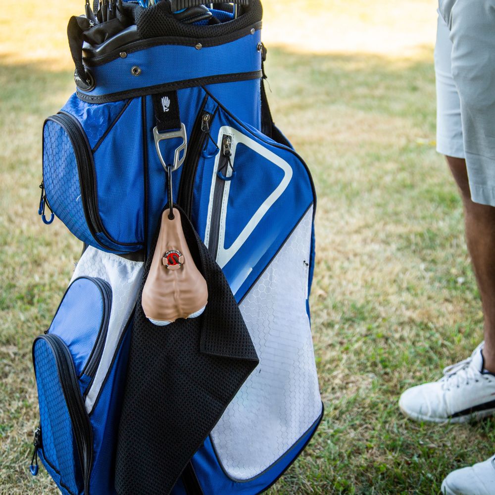 CADDYSACK on man's golf bag